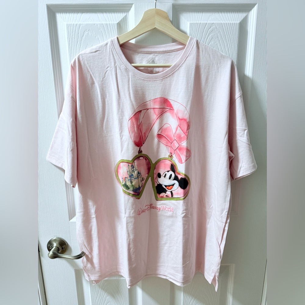 NEW Walt Disney World Mickey Mouse Valentine’s Day Heart T-shirt